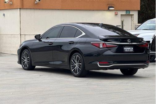 2022 Lexus ES 300h Base