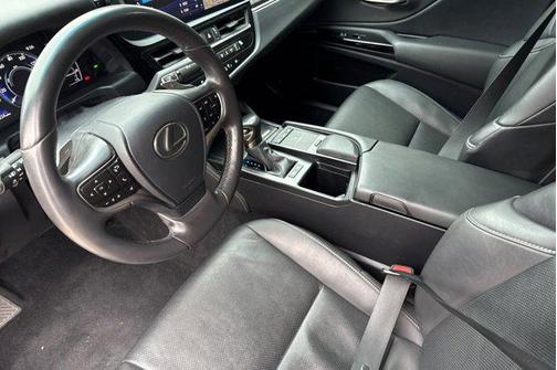 2022 Lexus ES 300h Base