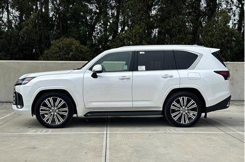 2025 Lexus LX 700h Luxury
