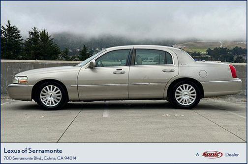 2004 Lincoln Town Car Signature