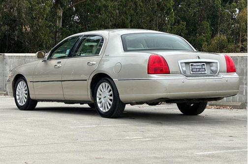 2004 Lincoln Town Car Signature