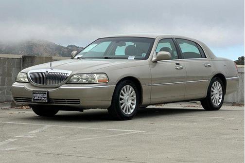 2004 Lincoln Town Car Signature