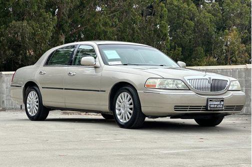2004 Lincoln Town Car Signature