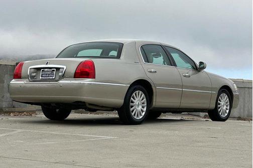 2004 Lincoln Town Car Signature