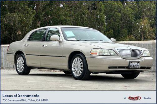 2004 Lincoln Town Car Signature