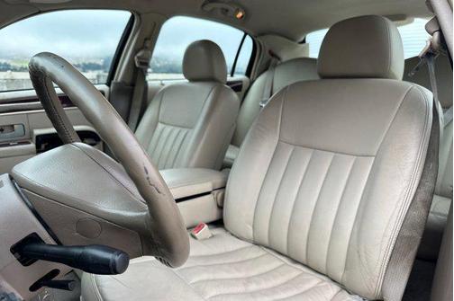 2004 Lincoln Town Car Signature