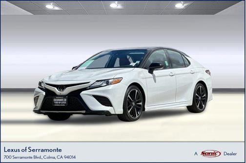 Wind Chill Pearl/Midnight Black Metallic 2019 Toyota Camry XSE