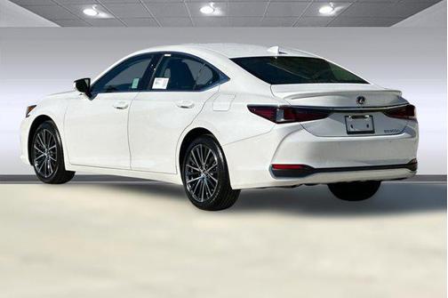 2025 Lexus ES 300h Base