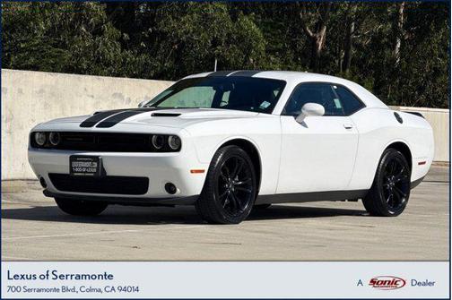 White Knuckle Clearcoat 2017 Dodge Challenger SXT