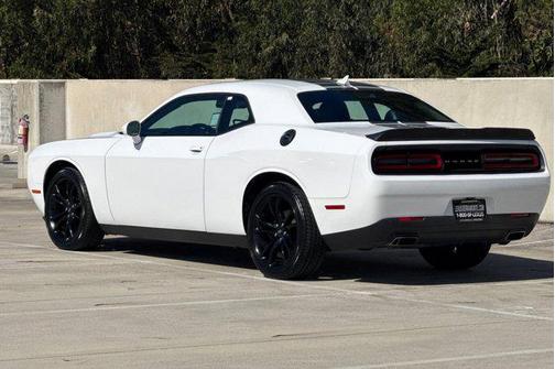 White Knuckle Clearcoat 2017 Dodge Challenger SXT