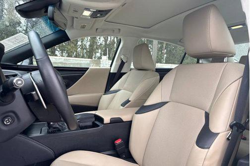 2021 Lexus ES 300h Base