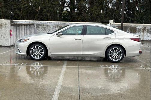 2021 Lexus ES 300h Base