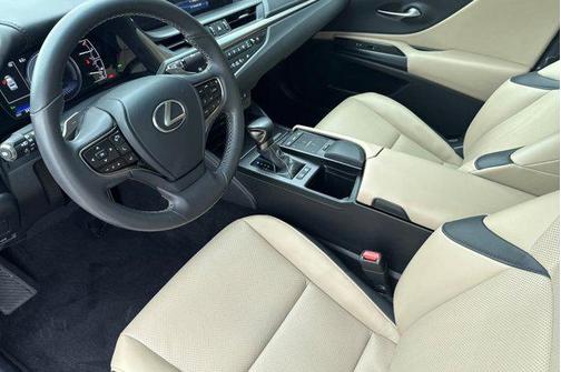 2021 Lexus ES 300h Base