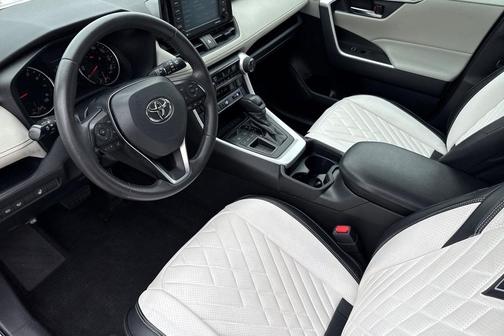 Midnight Black Metallic 2020 Toyota RAV4 XLE
