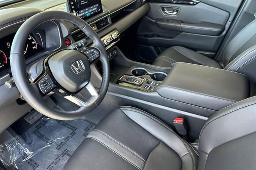 Platinum White Pearl 2025 Honda Pilot Touring 8-Passenger