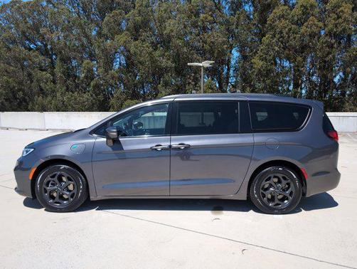 2022 Chrysler Pacifica Hybrid Limited