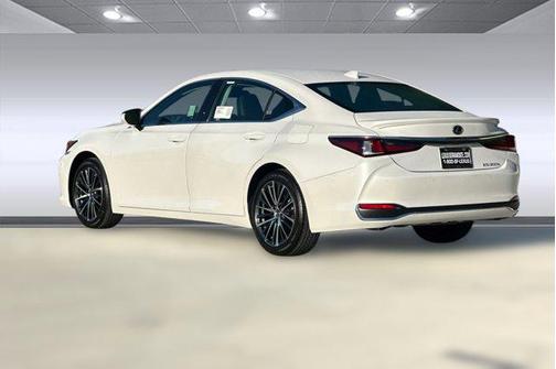 2025 Lexus ES 300h Base