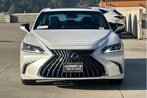 2025 Lexus ES 300h Base
