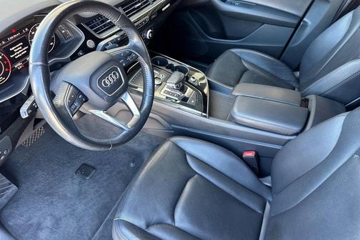 White 2017 Audi Q7 3.0T Premium