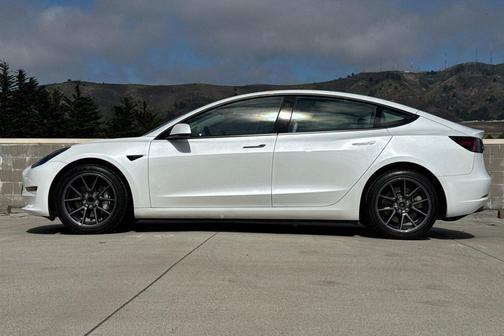 Pearl White Multi-Coat 2023 Tesla Model 3 Standard Range