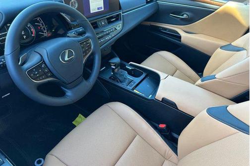 2025 Lexus ES 350 Base