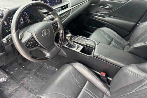 2021 Lexus ES 300h Luxury