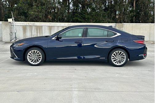 2021 Lexus ES 300h Luxury