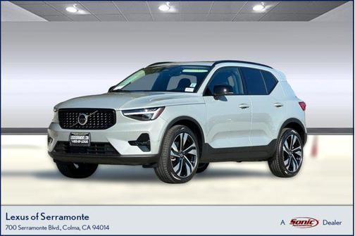 2025 Volvo XC40 B5 Ultra Dark Theme