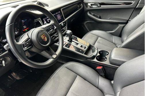 2022 Porsche Macan AWD