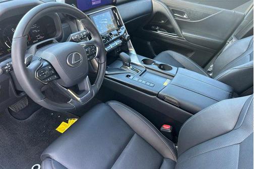 2025 Lexus LX 700h Luxury