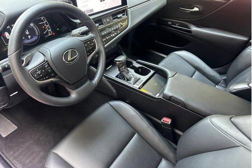 2025 Lexus ES 300h Base