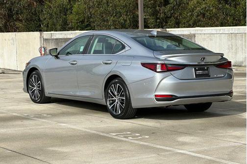 2025 Lexus ES 300h Base