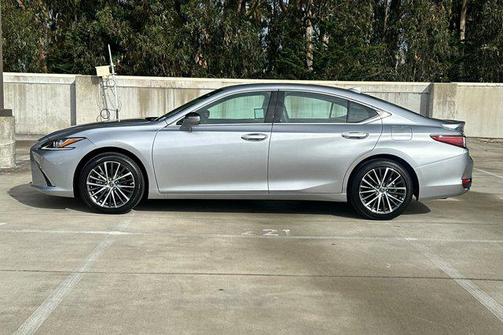 2025 Lexus ES 300h Base