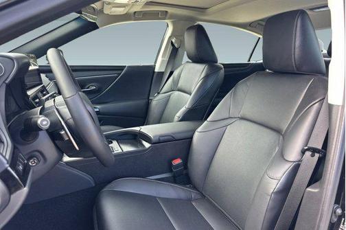 2025 Lexus ES 300h Base