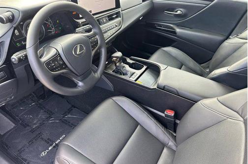 2025 Lexus ES 300h Base