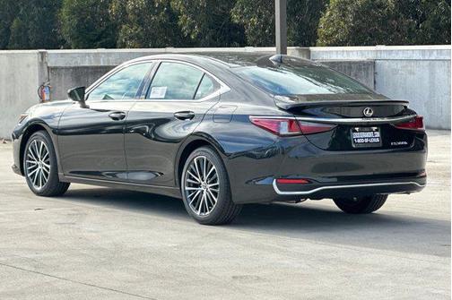 2025 Lexus ES 300h Base