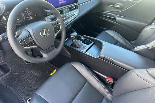 2025 Lexus ES 300h F SPORT Design