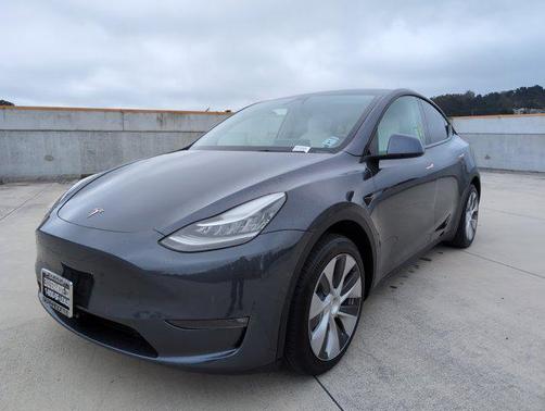 2022 Tesla Model Y Long Range Dual Motor All-Wheel Drive