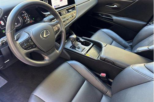 2025 Lexus ES 300h Base