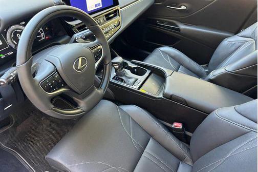 2025 Lexus ES 300h Luxury