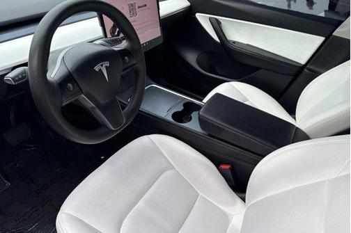 2022 Tesla Model Y Long Range Dual Motor All-Wheel Drive