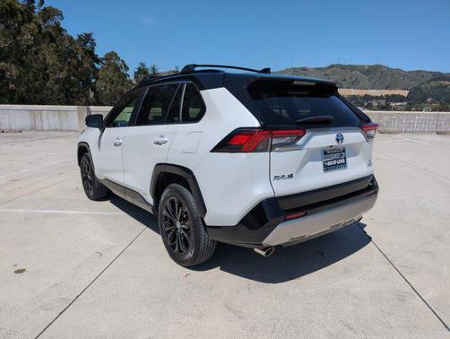 2023 Toyota RAV4 Hybrid SE