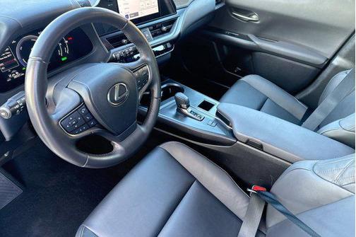 2025 Lexus UX 300h Base