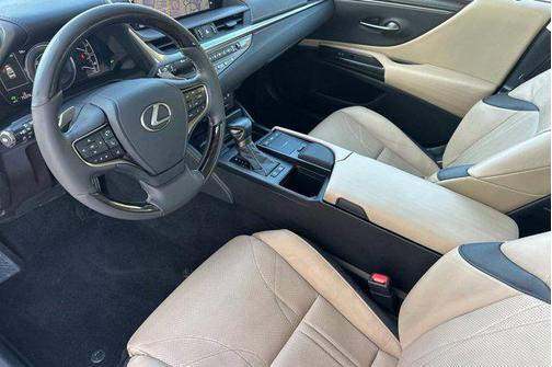 2020 Lexus ES 300h Luxury