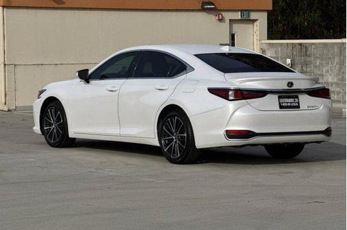 2025 Lexus ES 300h Base