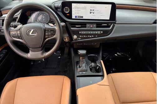 2025 Lexus ES 300h Base