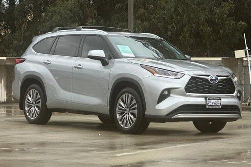 2022 Toyota Highlander Hybrid Platinum