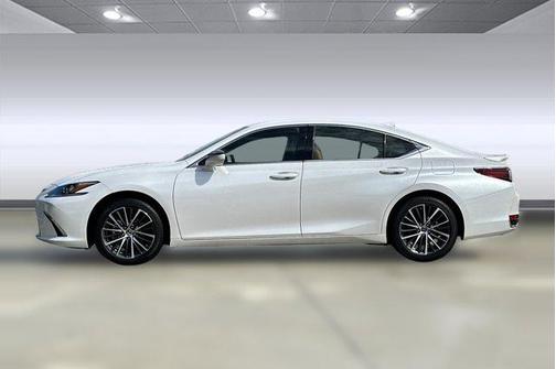 2025 Lexus ES 300h Base