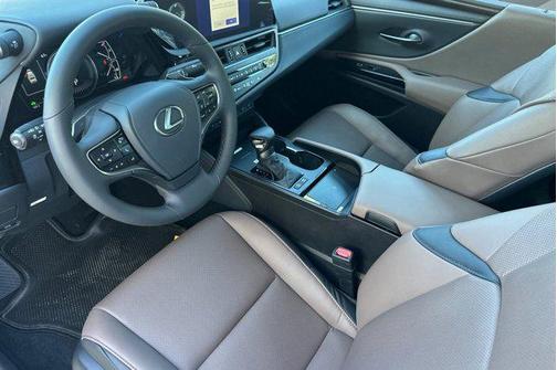 2025 Lexus ES 300h Base