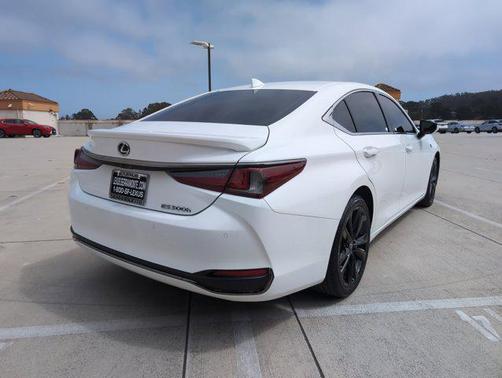 2023 Lexus ES 300h F SPORT Handling